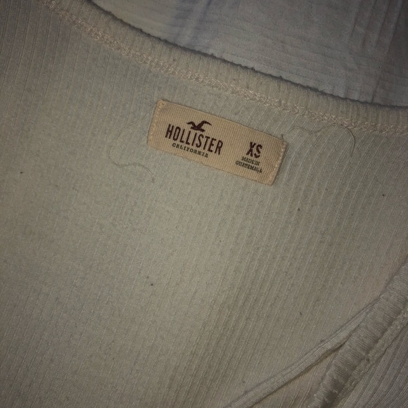 White xs Hollister t-shirt. - Picture 3 of 3